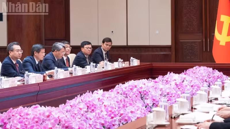 Miembros de la delegación vietnamita en la cita.