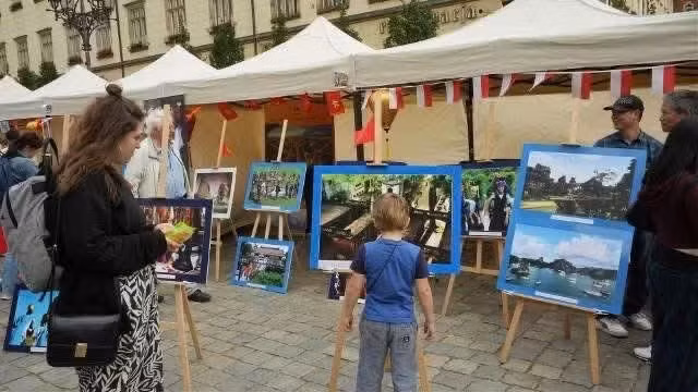 Exposición fotográfica que presenta el país y el pueblo vietnamita. (Foto: Embajada de Vietnam en Polonia).