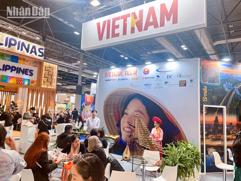 La ceremonia de inauguración del pabellón de Vietnam, titulada “Hola, Vietnam”, suscita un interés especial entre los socios internacionales del sector turístico.