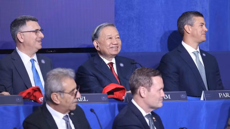 El secretario general To Lam participa en la reunión inaugural de la Junta de Paz sobre Gaza en Estados Unidos. (Foto: VNA)