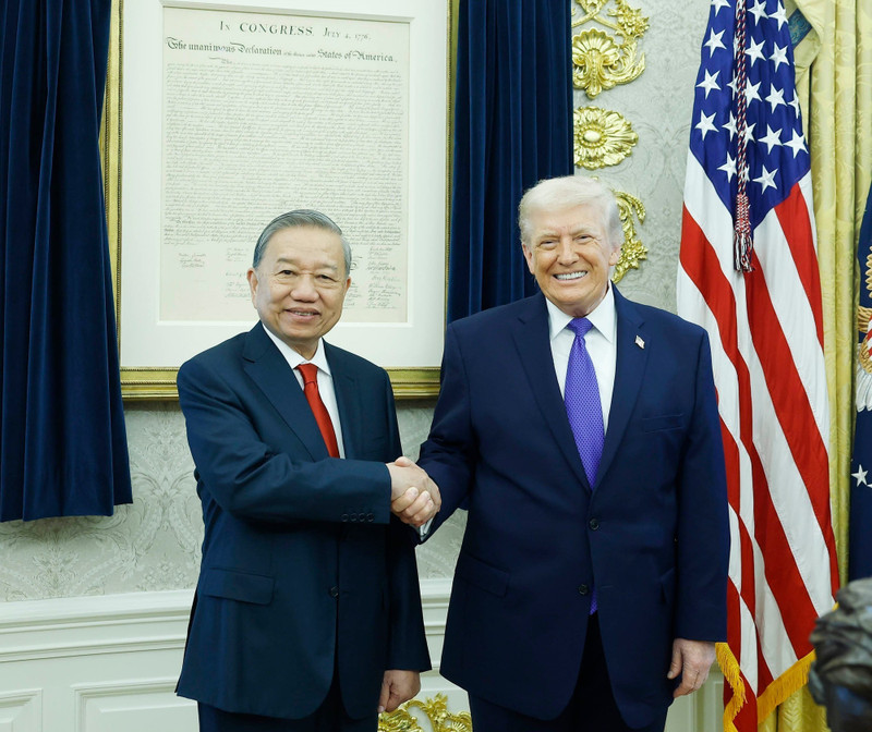 El secretario general del Partido Comunista de Vietnam, To Lam, y el presidente de Estados Unidos, Donald Trump, en Casa Blanca. (Foto: VNA)