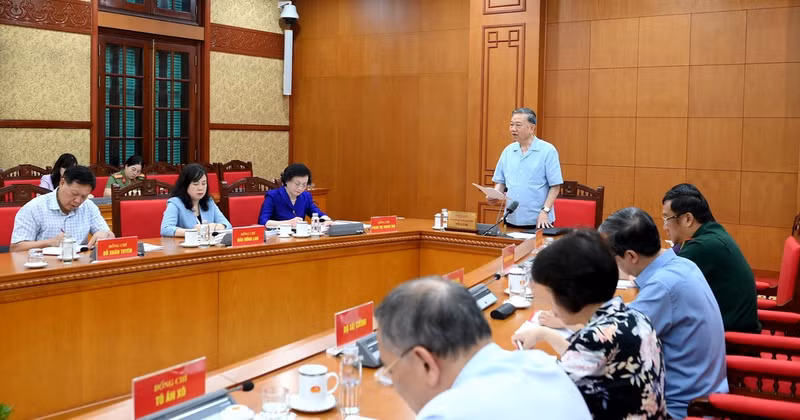 El secretario general del Partido Comunista y presidente de Vietnam, To Lam, habla en la cita.
