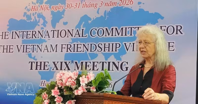 Rosemarie Mizo, presidenta del Comité Internacional y del Comité Nacional de Alemania sobre la Aldea de la Amistad de Vietnam, pronuncia un discurso (Fuente: VNA)