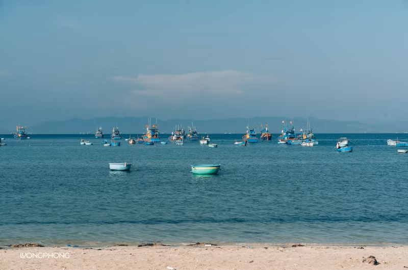 El pueblo pesquero de My Hiep lleva un ritmo tranquilo, asociado con el sol, el viento y el mar, sin ser bullicioso ni agitado.