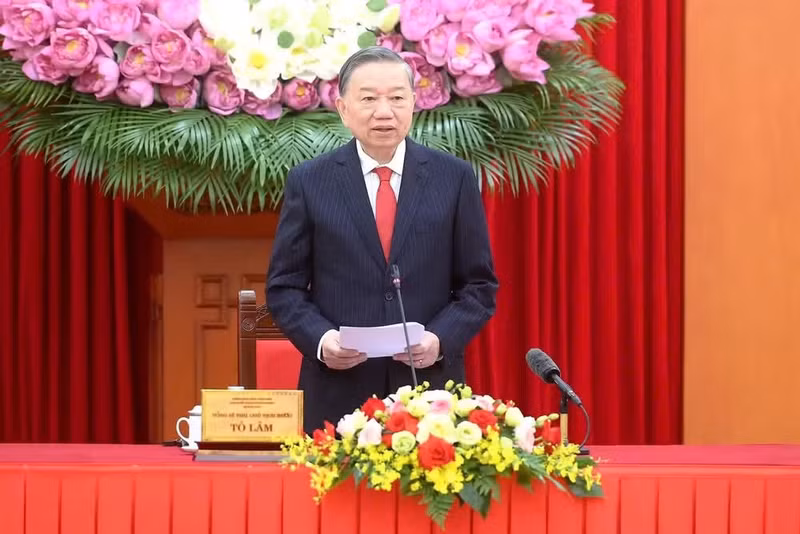 El secretario general del Partido Comunista y presidente de Vietnam, To Lam, en una sesión de trabajo con el Consejo Teórico Central para el mandato 2026-2031. (Foto: Nhan Dan)
