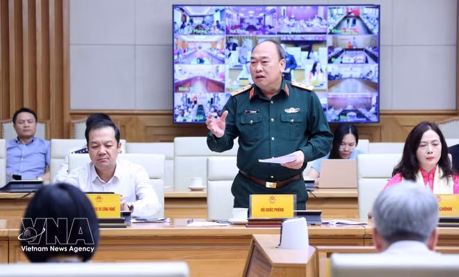 El teniente general Le Quang Dao propone unificar en una sola instancia la autoridad para sancionar las desconexiones del Sistema de Monitoreo de Embarcaciones. (Foto: VNA)