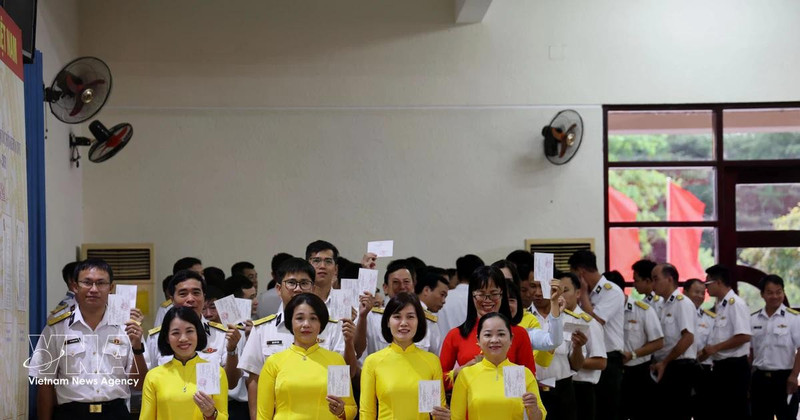 Votantes de la zona especial de Truong Sa participan en la jornada electoral nacional. (Fuente: VNA)