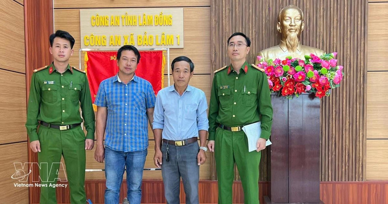 El animal, un ejemplar adulto de 52 cm de largo y más de 5 kg de peso, fue entregado por Doan Hong Hai, residente en la aldea Loc Quang (Fuente: VNA)