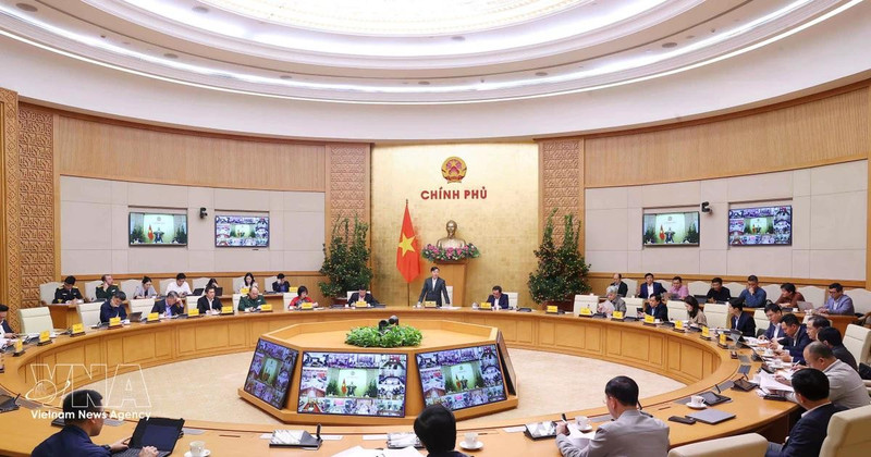 El viceprimer ministro de Vietnam Tran Hong Ha, jefe del Comité Directivo Nacional para la lucha contra la pesca ilegal, no declarada y no reglamentada (INDNR), preside la 31ª reunión del Comité. (Foto: VNA)