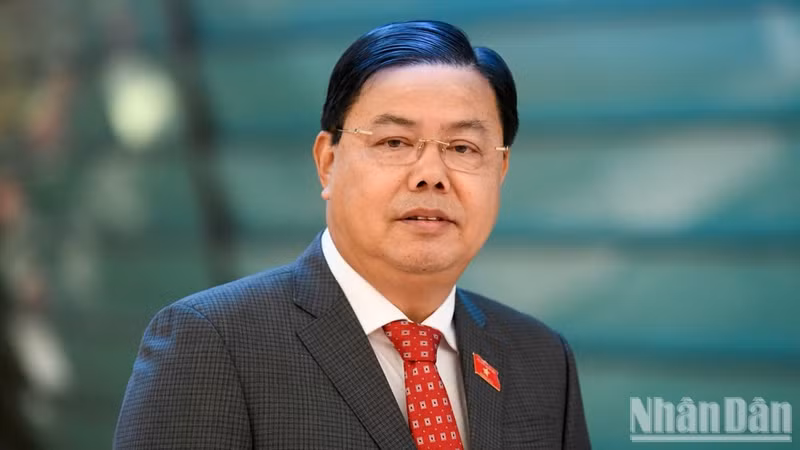 El ministro del Interior, Nguyen Tien Hai. 