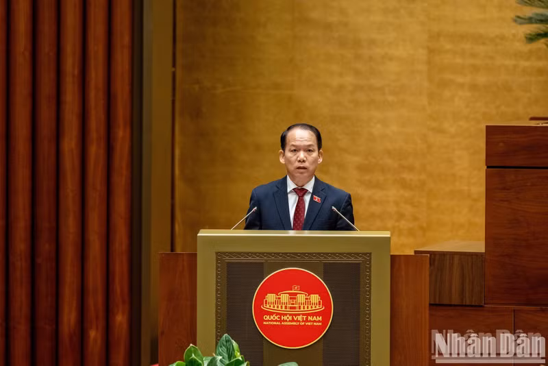 El ministro de Justicia, Hoang Thanh Tung interviene en la reunión. (Fuente: Nhan Dan) 