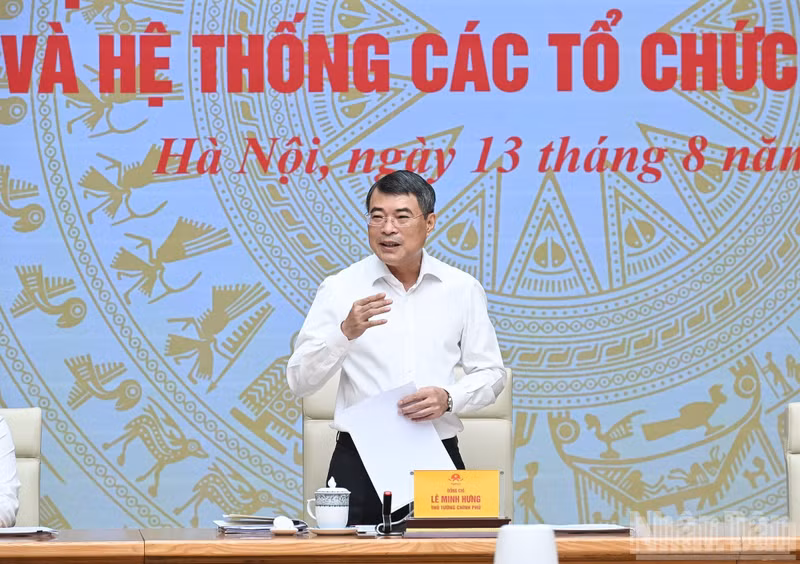 El primer ministro vietnamita, Le Minh Hung, habla en la cita.