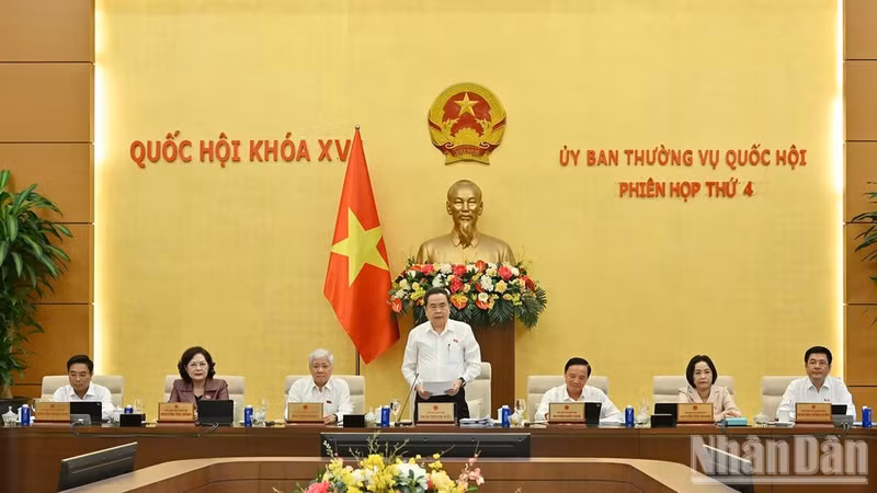 El presidente de la Asamblea Nacional de Vietnam, Tran Thanh Man, habla en la cita.