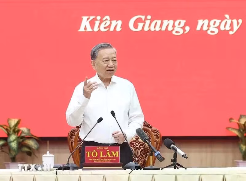 El secretario general del Partido Comunista de Vietnam, To Lam, habla en el evento. (Fuente: VNA) 