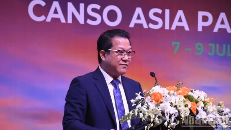 El viceministro de Construcción de Vietnam, Le Anh Tuan habla en el evento.