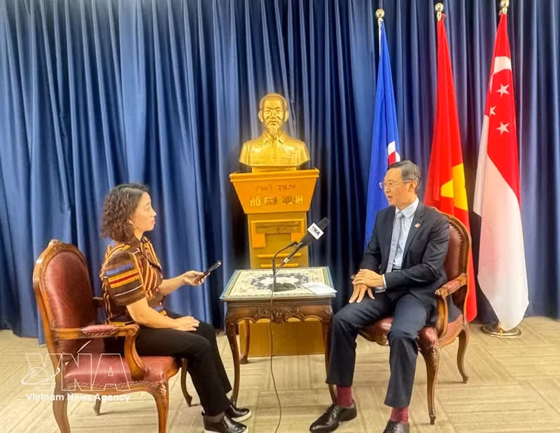 El embajador de Vietnam en Singapur, Tran Phuoc Anh, en la entrevista concedida a la Agencia Vietnamita de Noticias (VNA) en Singapur. (Foto: VNA)