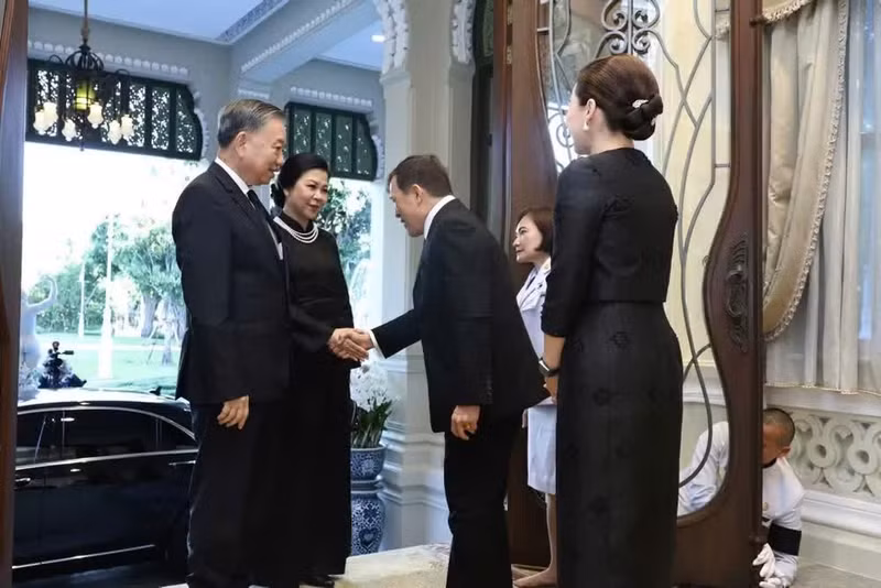 El secretario general del Partido Comunista de Vietnam y presidente del Estado, To Lam, y su esposa, Ngo Phuong Ly, han sido recibidos en audiencia por el rey Maha Vajiralongkorn y la reina de Tailandia, en el marco de su visita oficial al país.