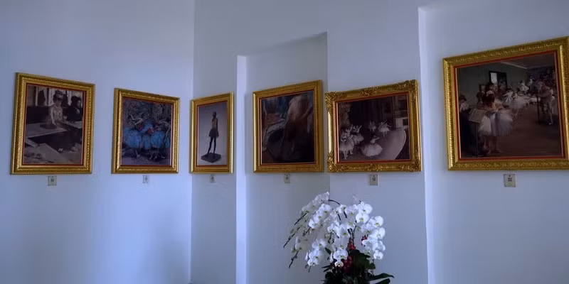 Una sala de exposición.