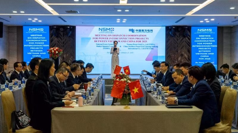 Vista de la Conferencia sobre la coordinación de la operación de la red eléctrica interconectada Vietnam-China.
