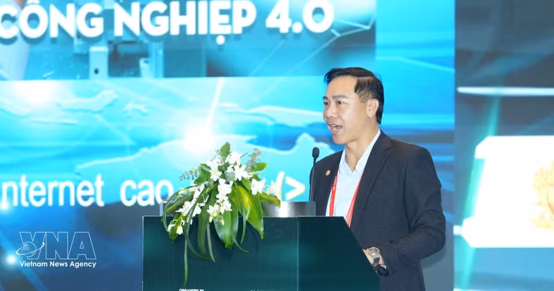 El coronel Nguyen Dinh Do Thi, del Departamento de Ciberseguridad y Prevención de Delitos de Alta Tecnología (A05) del Ministerio de Seguridad Pública, interviene en la cita (Foto: VNA)