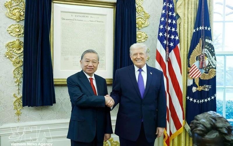 El secretario general del Partido Comunista de Vietnam, To Lam, se reúne con el presidente de Estados Unidos, Donald Trump. Foto: VNA