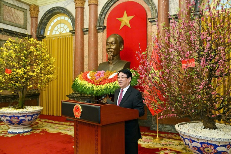 El presidente de Vietnam, Luong Cuong, habla en la cita.