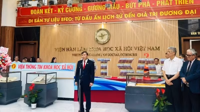 El presidente de la Academia de Ciencias Sociales de Vietnam, Le Van Loi, pronuncia el discurso inaugural.