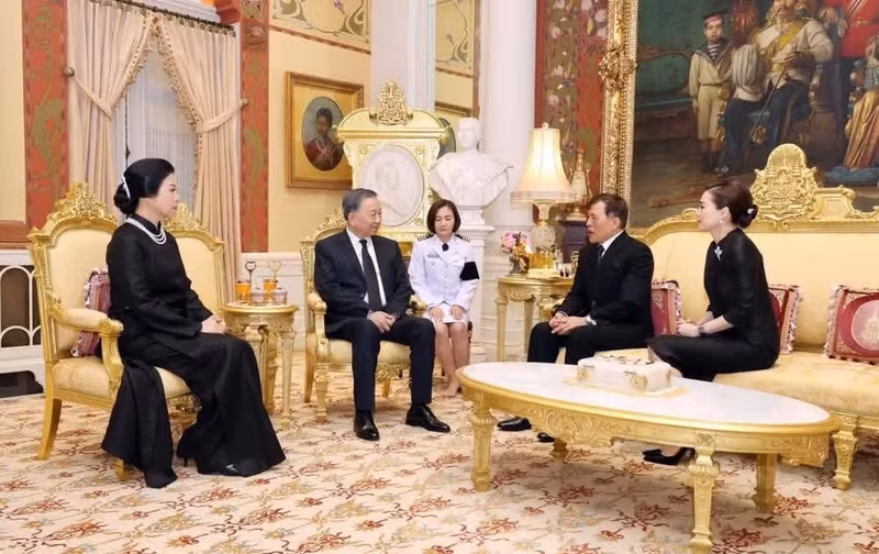 El secretario general del PCV y presidente de Vietnam, To Lam, y su esposa, Ngo Phuong Ly, se reúnen con el rey de Tailandia, Maha Vajiralongkorn. (Foto: Familia Real Tailandesa)