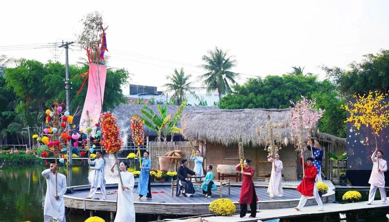 El espacio de actuación recrea escenas del Tet del pasado. (Foto: tuoitre.vn)