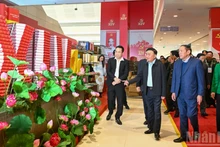 [Foto] Dirigente partidista revisa los trabajos organizativos del XIV Congreso Nacional del PCV