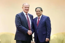 El primer ministro de Vietnam, Pham Minh Chinh, y el presidente del Partido Comunista de la Federación de Rusia, Gennady Ziuganov. (Foto: VGP)