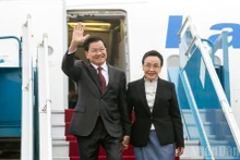[Foto] Máximo dirigente de Laos llega a Hanói para una visita de Estado a Vietnam