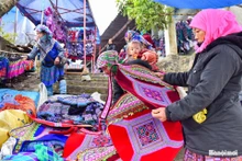 Mercado tradicional de Bac Ha a comienzos de año