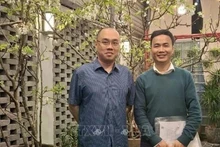 El profesor asociado y doctor Pham Quoc Nghi (derecha). (Foto: VNA)