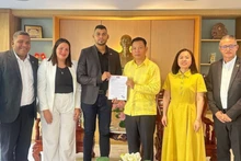 El embajador de Vietnam en Venezuela, Vu Trung My, recibe a dirigentes del Partido ENAMORATE para felicitar el éxito del XIV Congreso. Foto: Embajada de Vietnam en Venezuela