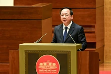 El miembro del Buró Político, secretario del Comité Central del PCV y jefe de la Comisión de Propaganda y Movilización de Masas del Comité Central del PCV, Trinh Van Quyet, interviene en el evento.