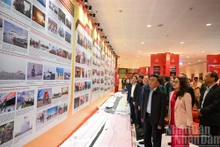 El miembro del Buró Político y miembro permanente del Secretariado del Comité Central del PCV, Tran Cam Tu, jefe del Subcomité de Organización y Servicio al XIV Congreso Nacional del PCV, en el evento. (Foto: Nhan Dan)