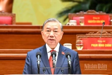 To Lam, secretario general del Comité Central del PCV, habla en el evento.