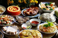 Con la llegada del Tet (Año Nuevo Lunar), los videos que muestran cómo preparar los festines tradicionales del Tet reciben cada vez más "like" y comentarios. (Foto: tienphong.vn)