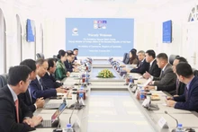 Reunión entre representantes del Ministerio de Relaciones Exteriores de Vietnam y el Ministerio de Comercio de Camboya (Foto: VNA)