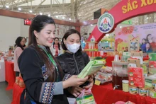 En un stand de la feria (Foto: VNA)