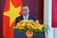 Pham Thanh Binh, embajador de Vietnam en China, habla en la cita. (Foto: Nhan Dan)