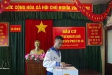 Realizan votos en la plataforma DK1/20. (Foto: VNA)