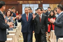 [Foto] Líderes vietnamita y laosiano asiten al anuncio de resultados del XII Congreso Nacional del PPRL