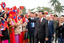 Máximo dirigente de Laos llega a Hanói para una visita de Estado a Vietnam (Foto: Nhan Dan)