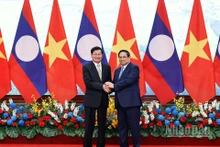 El primer ministro de Vietnam, Pham Minh Chinh, y el secretario general del Partido Popular Revolucionario de Laos (PPRL) y presidente del país, Thongloun Sisoulith. (Foto: Nhan Dan)