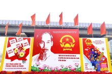 Pancartas y carteles promocionando las elecciones de los diputados a la Asamblea Nacional de Vietnam de la XVI legislatura. (Foto: hanoimoi.com)