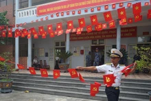 Militares y población de Truong Sa siguen con detenimiento el XIV Congreso Nacional del Partido