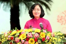 Bui Thi Minh Hoai, miembro del Buró Político y actual secretaria del Comité Municipal del Partido en el XVII mandato, reelegida para continuar su cargo. (Foto: Nhan Dan)