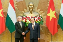 El presidente de la Asamblea Nacional de Vietnam, Tran Thanh Man, y su homólogo húngaro, Laszlo Kover. (Foto: Nhan Dan)